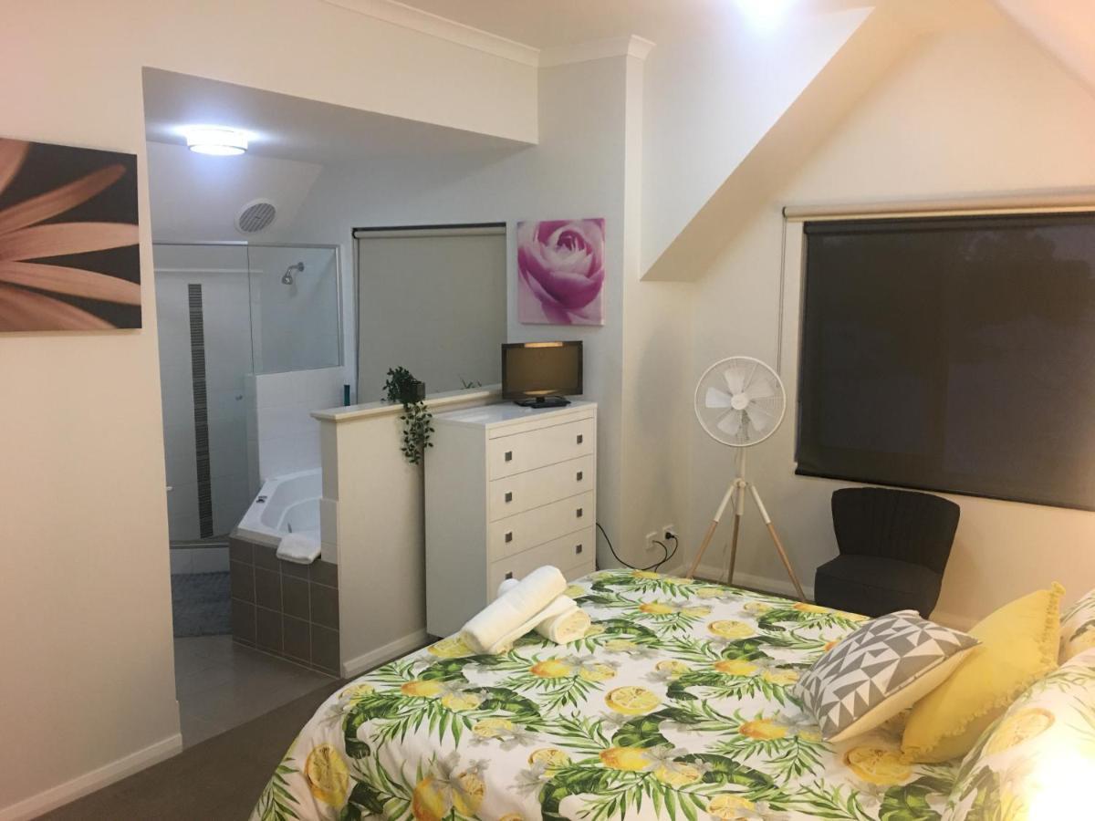 Villa Serenity On The Terrace Mandurah Bagian luar foto