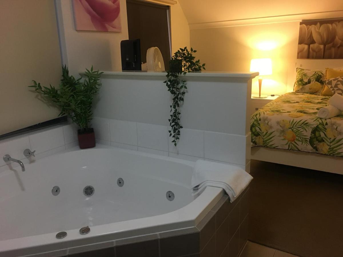 Villa Serenity On The Terrace Mandurah Bagian luar foto