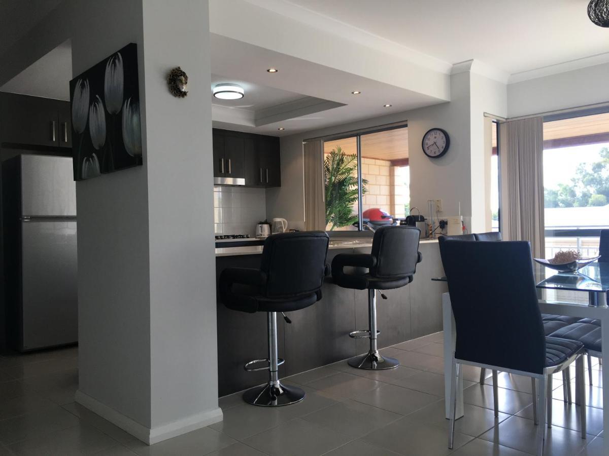 Villa Serenity On The Terrace Mandurah Bagian luar foto
